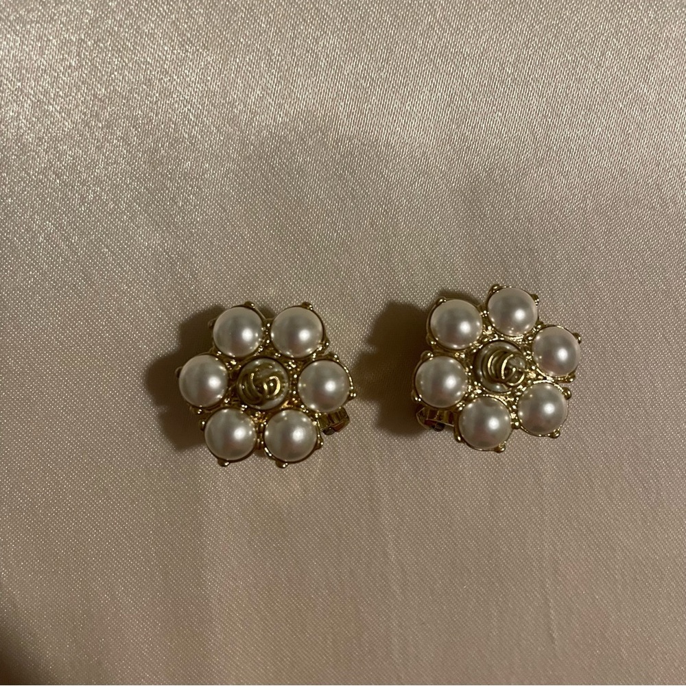 Gucci Pearl Clip On Earrings